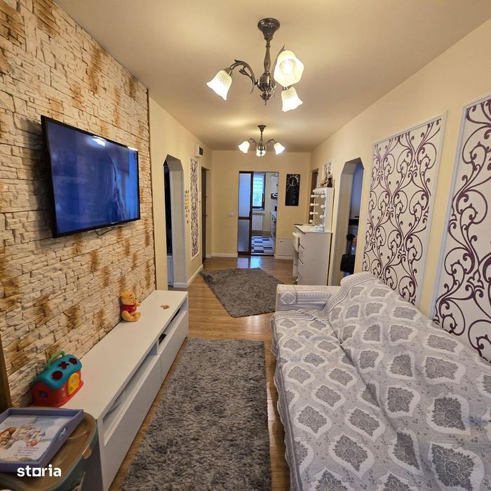 Vând apartament cu 4 camere ultracentral