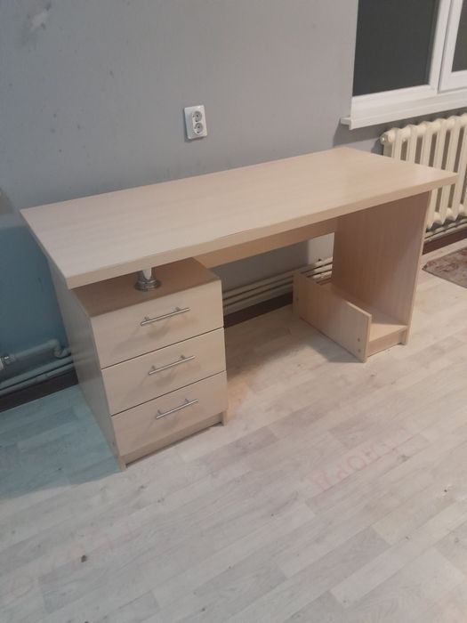 Продам компьютерный стол