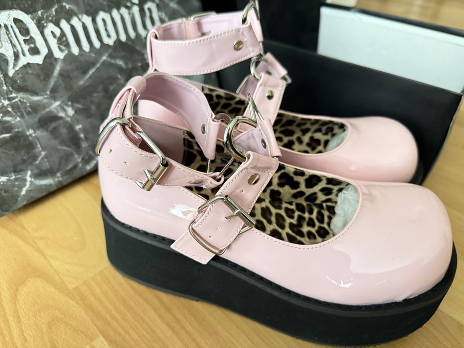 Маркови обувки: Demonia