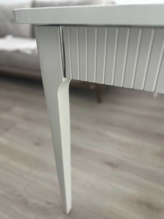 Чисто нова маса висок клас Istikbal  - бял гланц с елементи