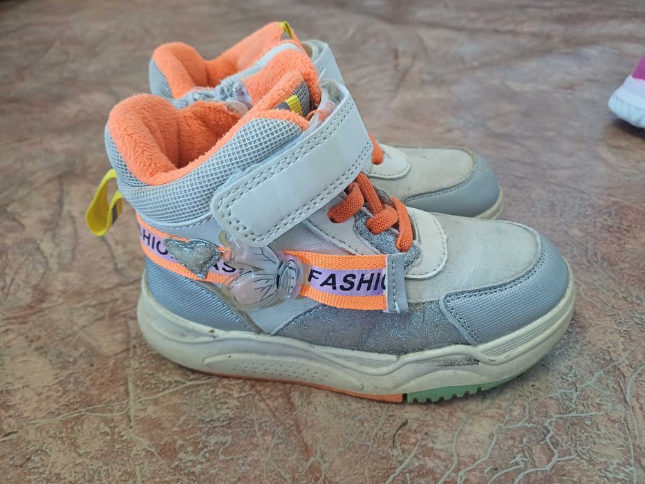 Отдам одежду и обувь