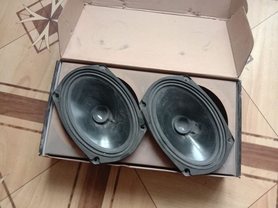 Продам колонки новые.