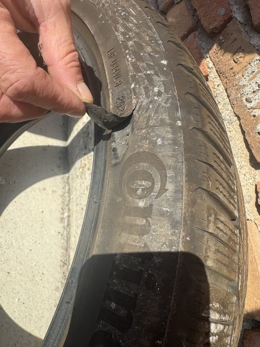 DUNLOP 255/40/21 зимни гуми