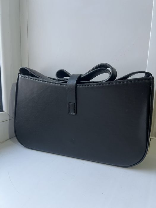 Сумки по 2 тыс ,нигде нет потертостей