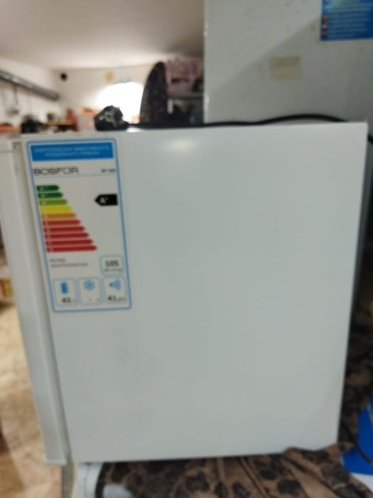 Холодильник барный мини,маленький очень.