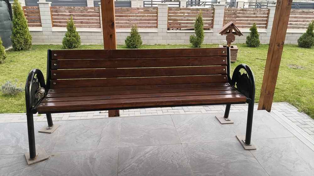 Bancă grădină, Masă rotundă din sticlă.