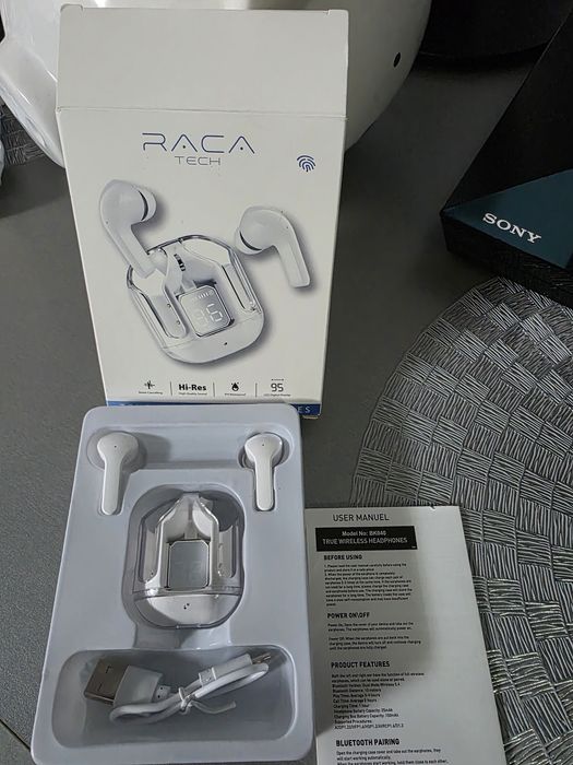 Căști Wireless Raca Tech BK040 – Carcasă Transparentă, Display LED, Noi