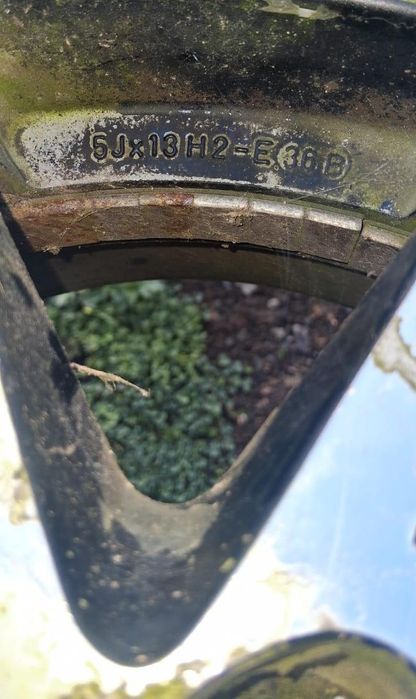 Vând cauciucuri cu jante aluminiu
