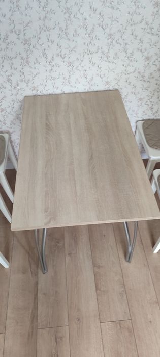 Продам кухонный стол срочно