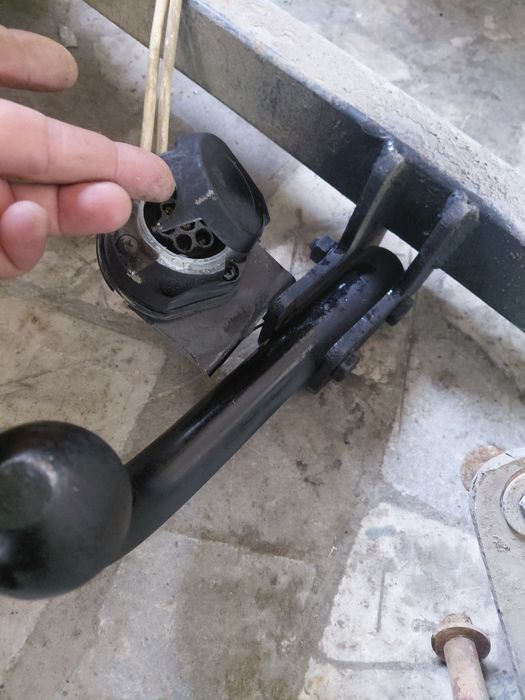 Фаркоп на ларгус