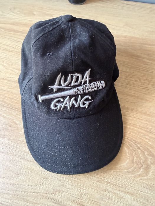 Luda шапка с козирка