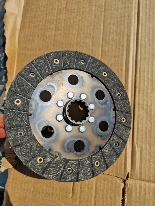 Disc ambreiaj tractor fiat 411 preț 345 lei se poate trimite prin curi