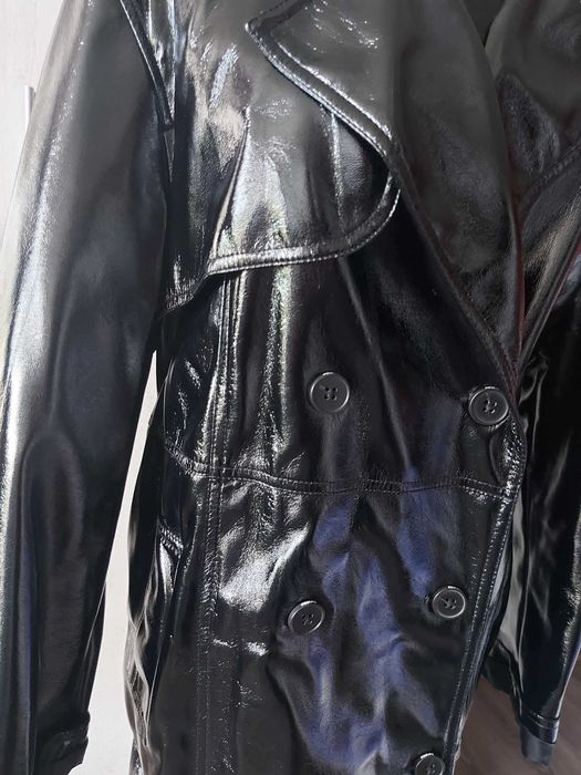 Кожен тренч BERSHKA