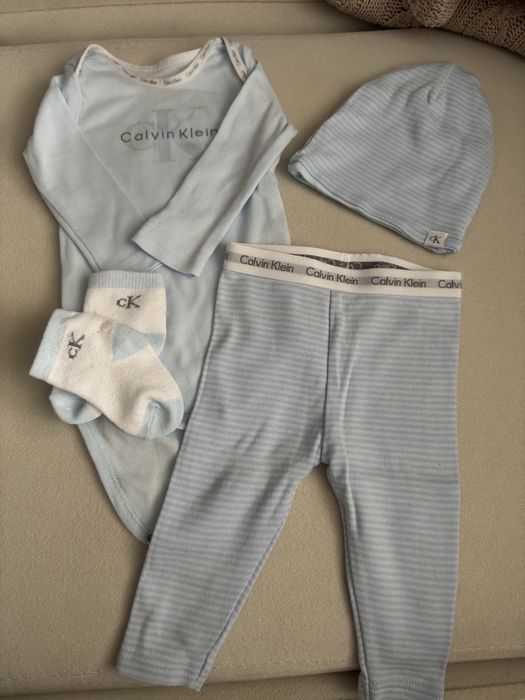 бебешки комплект calvin klein