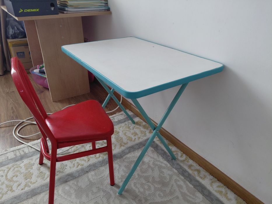 Кухня, ночник, стол и стул