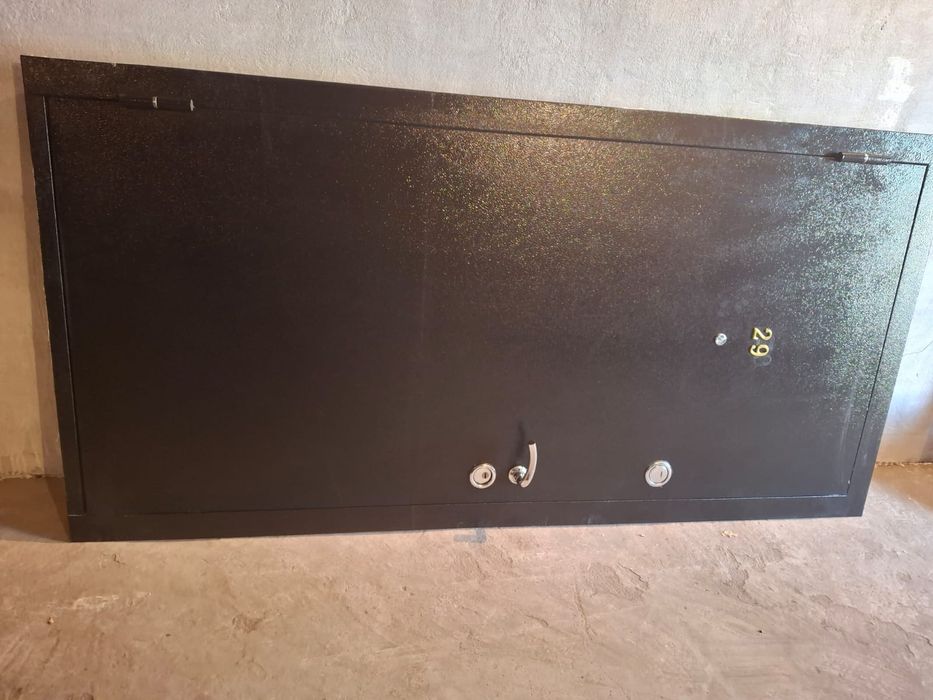 Продам железную дверь