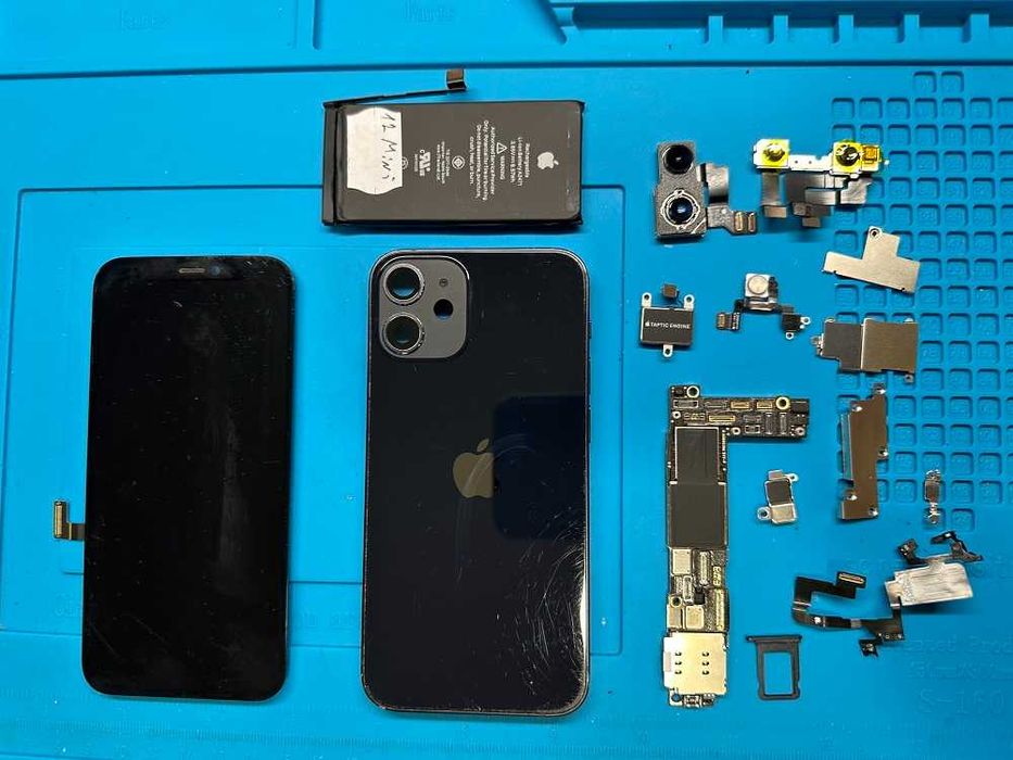 iPhone 12 Mini на части