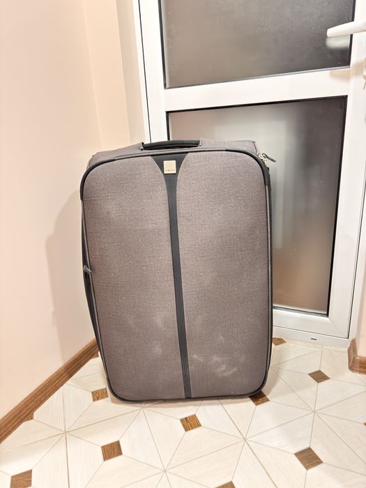 Голям куфар с колелца