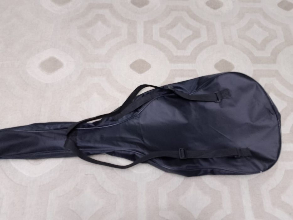 Чехол для акустической гитары .