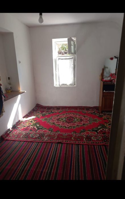 Uy sotiladi 1 xona 4 xona qilingan