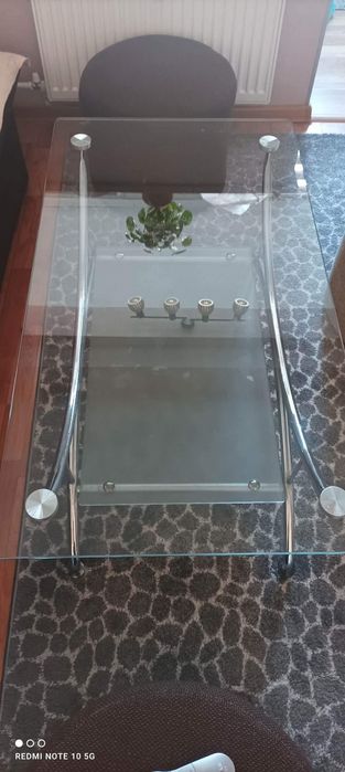 Продавам стъклена маса