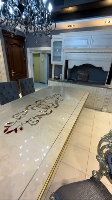 Stol sotiladi srochniga