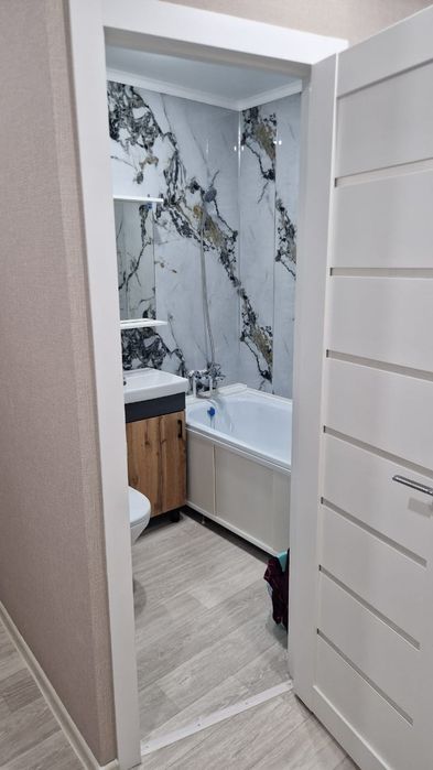 Продам 1 комнатную квартиру на среднем этаже с ремонтом