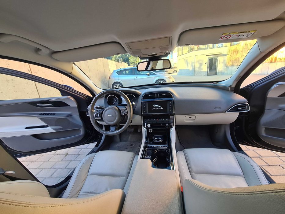 Jaguar XE 2016 2.0d - Al doilea proprietar - Distribuție schimbată