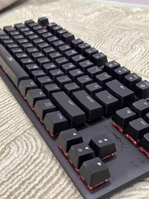 Продаётся Клавиатура HyperX Alloy Origins черный
