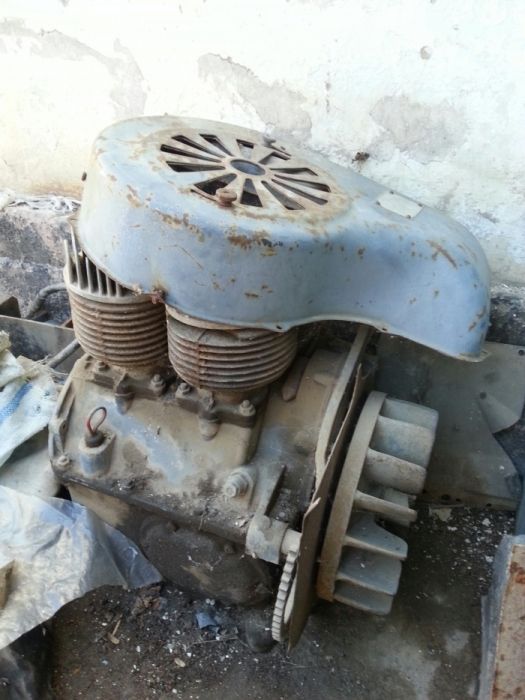 Бензиновый двух цилиндровый двигатель