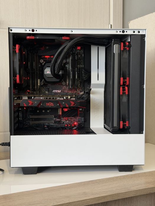 Геймърски компютър i7-6900K, RX580, 32GB RAM