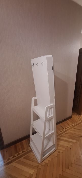 Напольное зеркало