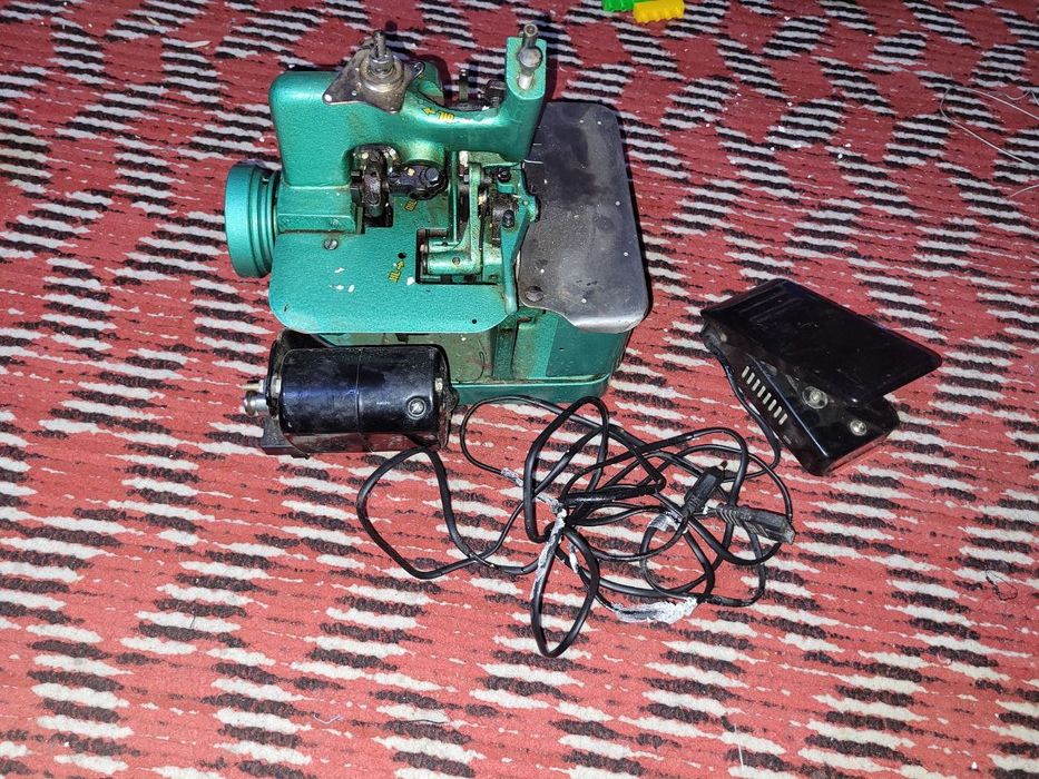 Averlok tikuv mashinasi 
Ishlashi Alo dkuarajada 
3 ta ip ketadi 
Chok