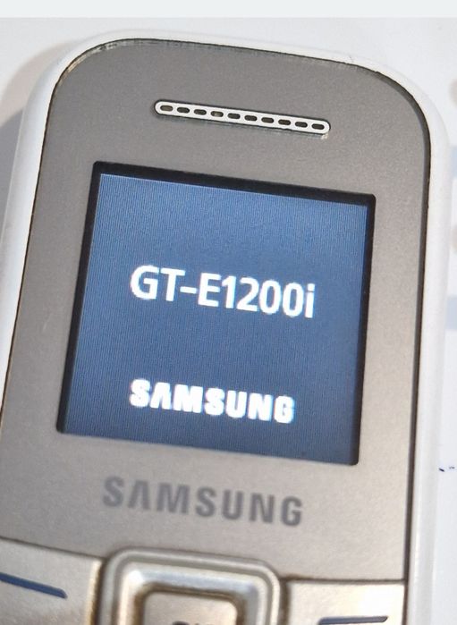 Telefon Samsung cu butoane perfect funcțional