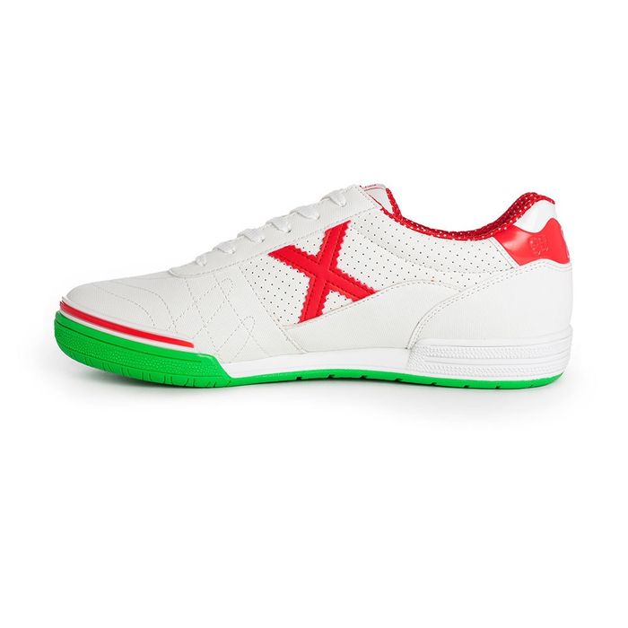 Футзалки, футбольная обувь для зала