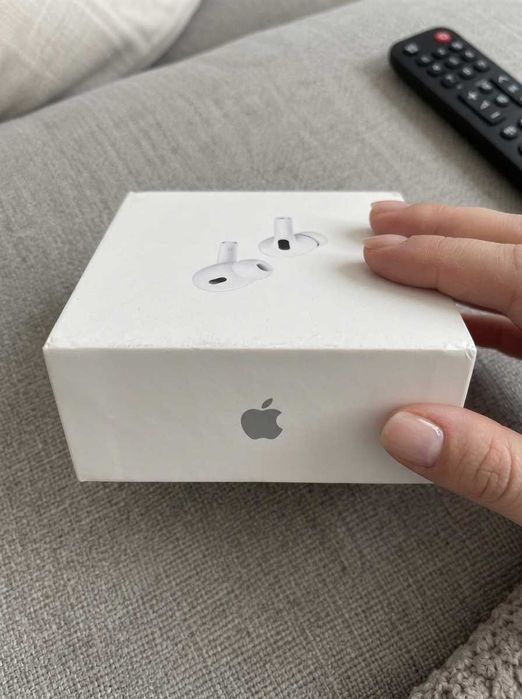 Airpods Pro 2 с USB-C кутия, шумопотискане, четири размера накрайници, документи и гаранция