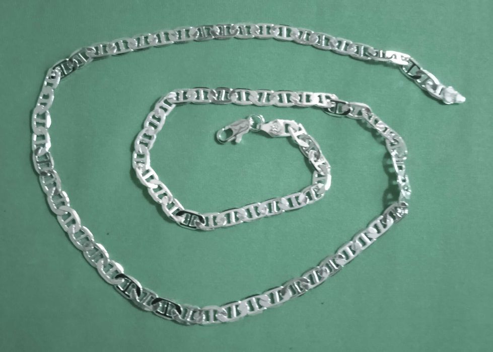 Нов, масивен сребърен ланец. Дълъг и масивен. В подаръчна кутия лукс.