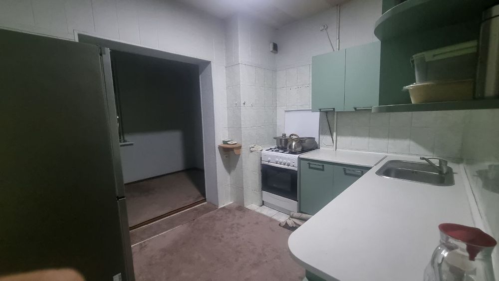 квартира на массиве Сергели-3. Прямо вдоль дороги.