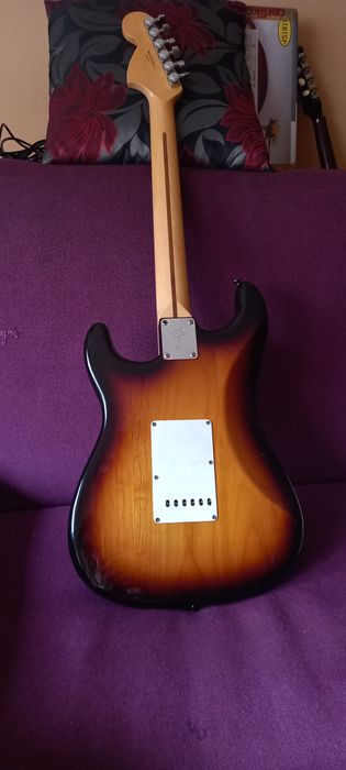 Vând chitara electrica Fender made U. S. A
