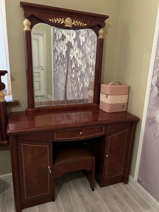 Спальный гарнитур