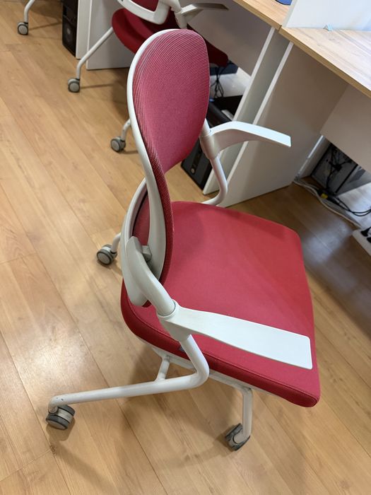 Офисные стулья в хорошем состоянии