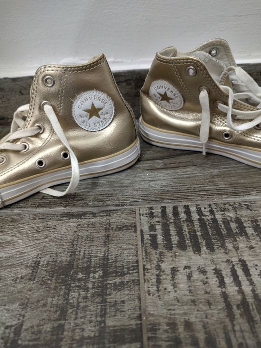 Tenesi  converse