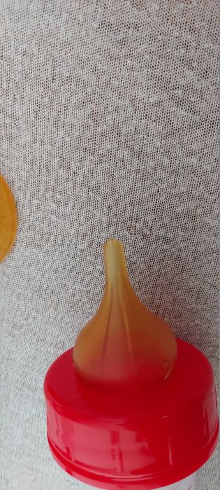 Biberon  pisoi , cu tetina subtire ,Nou de la Royal Canin , 1 bucata .