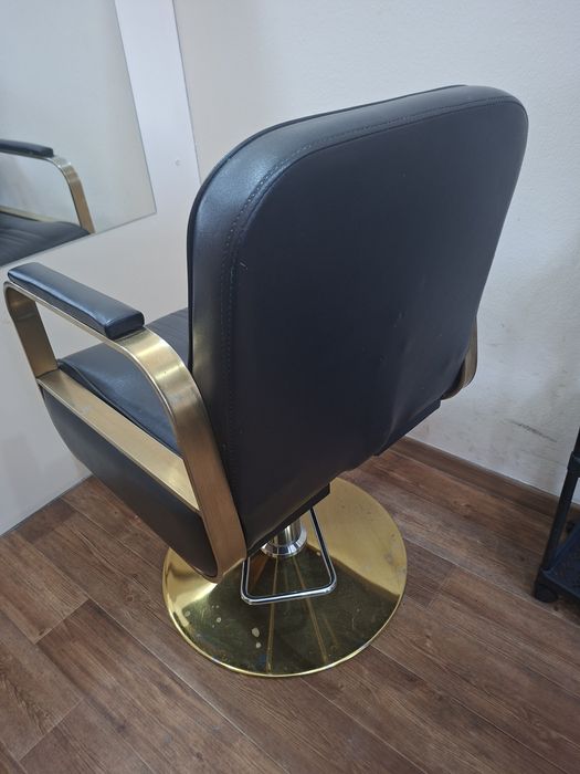 Продам парикмахерское кресло!