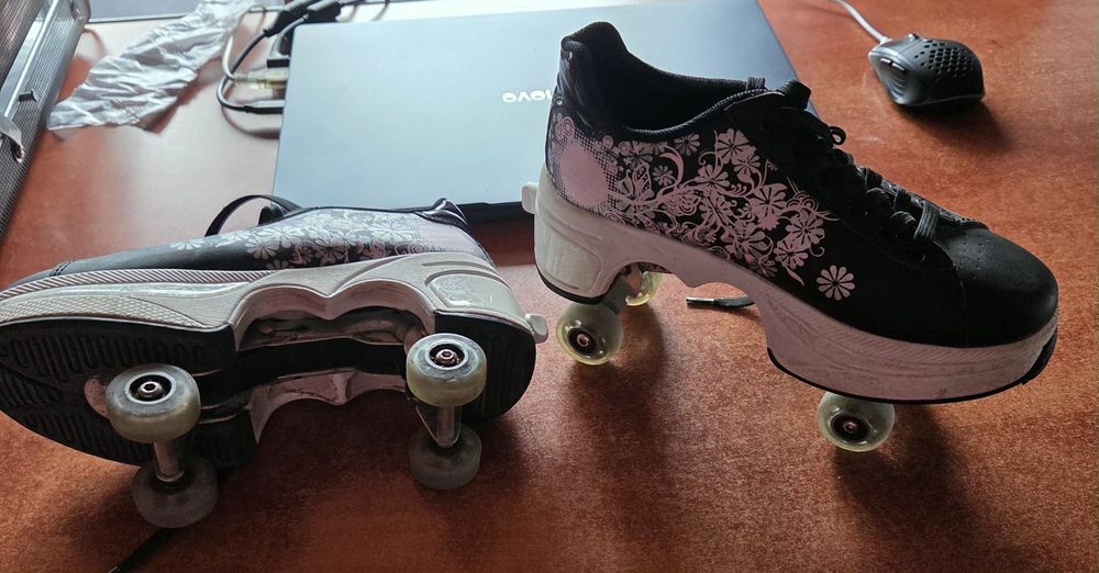 Adidași cu role mărimea 36