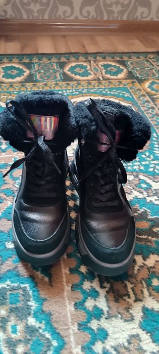 Женские ботинки зимние.