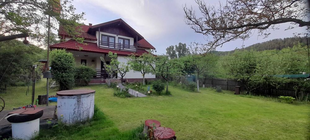 Casa 3 camere și curte 800 mp în comuna Mălureni, sat Bohari, Argeș
