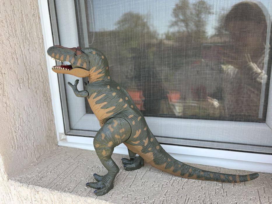 Игрален комплект Т-рекс и лава планина