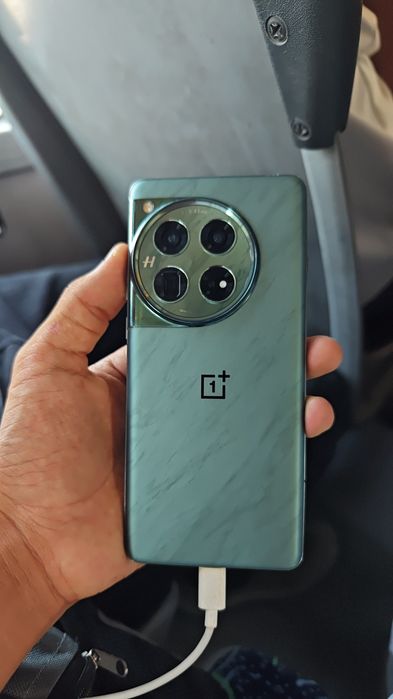 Продам OnePlus 12 16/512