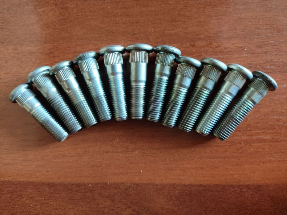 Болты для крепления колёс